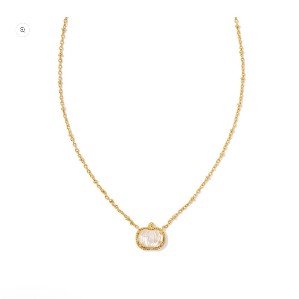 Kendra Scott Pumpkin Gold Short Pendant Necklace in Ivory Mother of Pearl